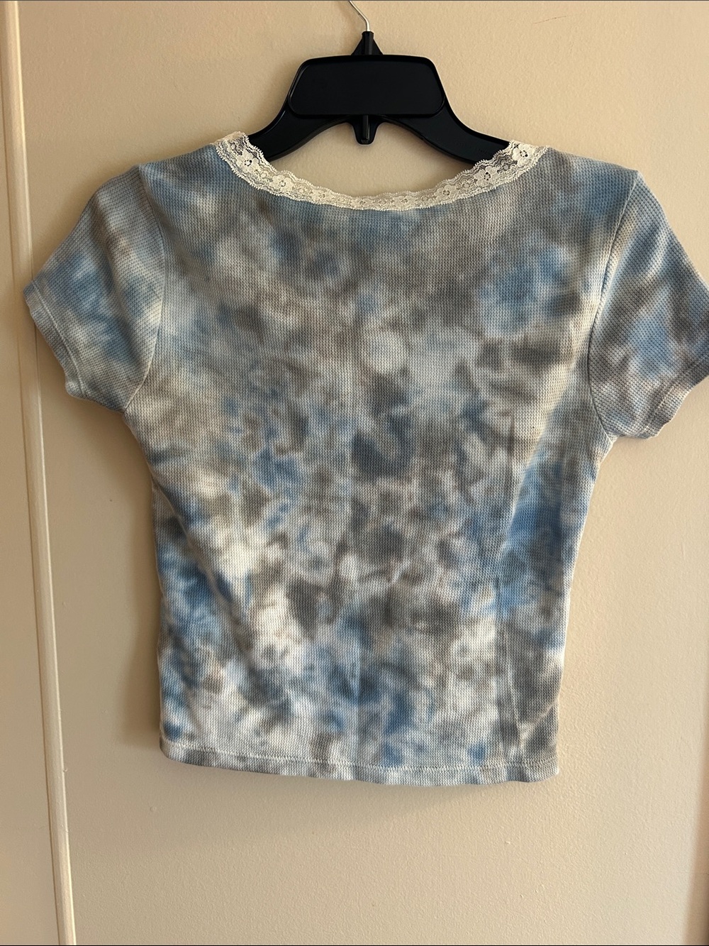 Blue and Gray Tie-Dye Short Sleeve Tee with Lace Trim - Picture 3 of 3